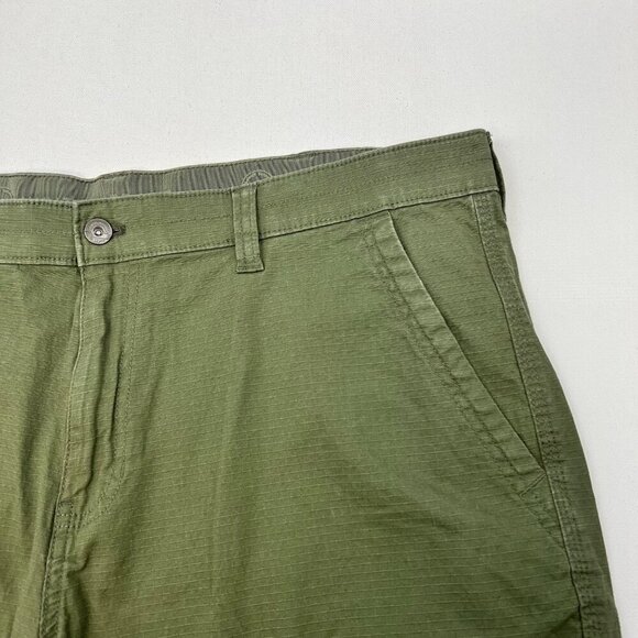 WP Waterproof Men’s Ribbed Green Flat Front Shorts Size 40 Waist - Picture 2 of 9